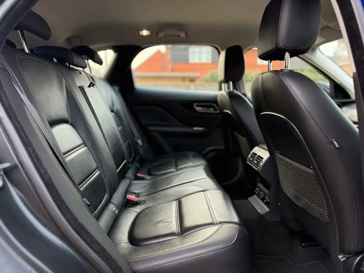 2017-jaguar-f-pace-20-i4d-prestige-180ps-awd-ss-auto-big-15
