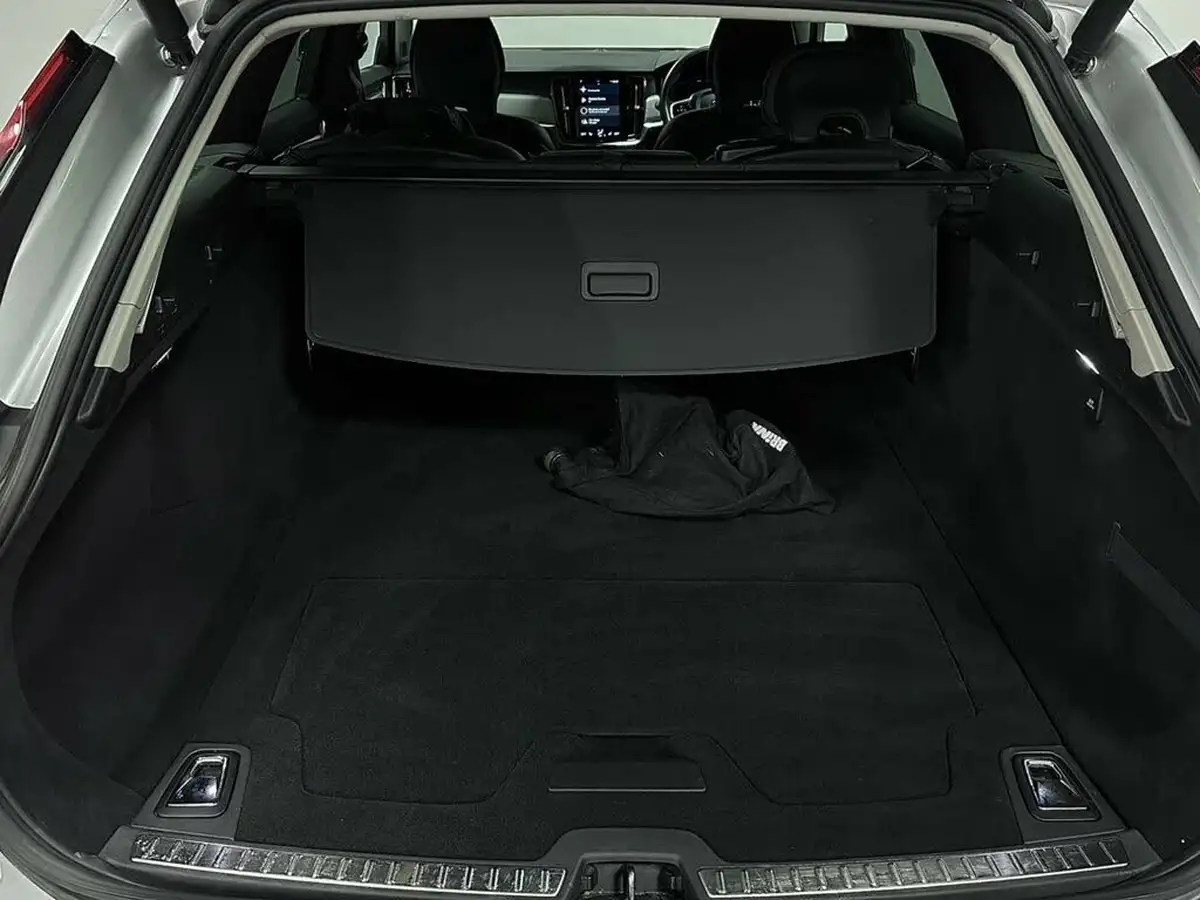 2021-volvo-v90-20-b4-momentum-big-36