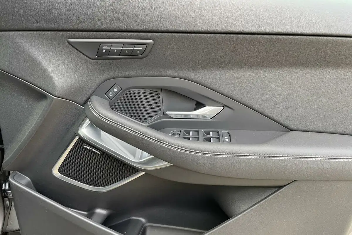 2024-jaguar-e-pace-20-d200-r-dynamic-se-black-big-38