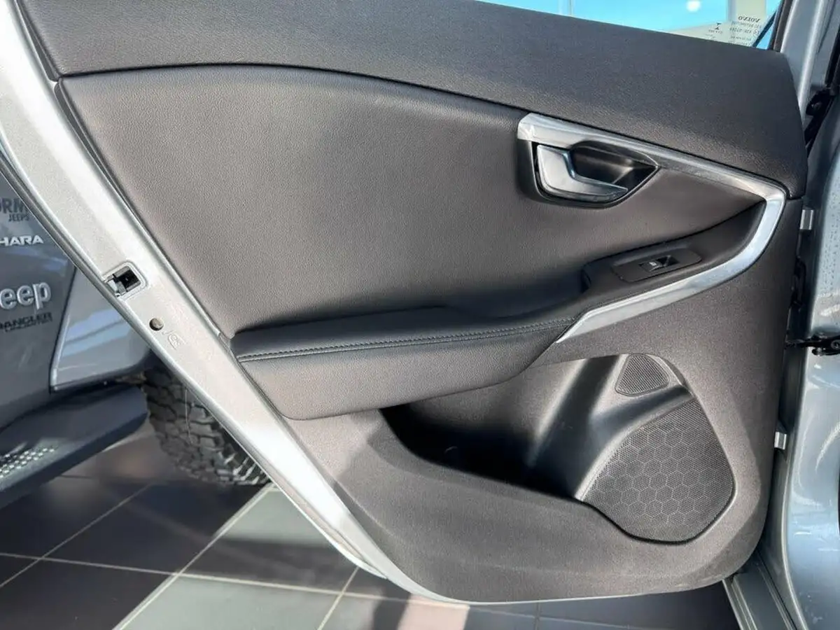 2016-volvo-v40-20td-d4-inscription-geartronic-big-22