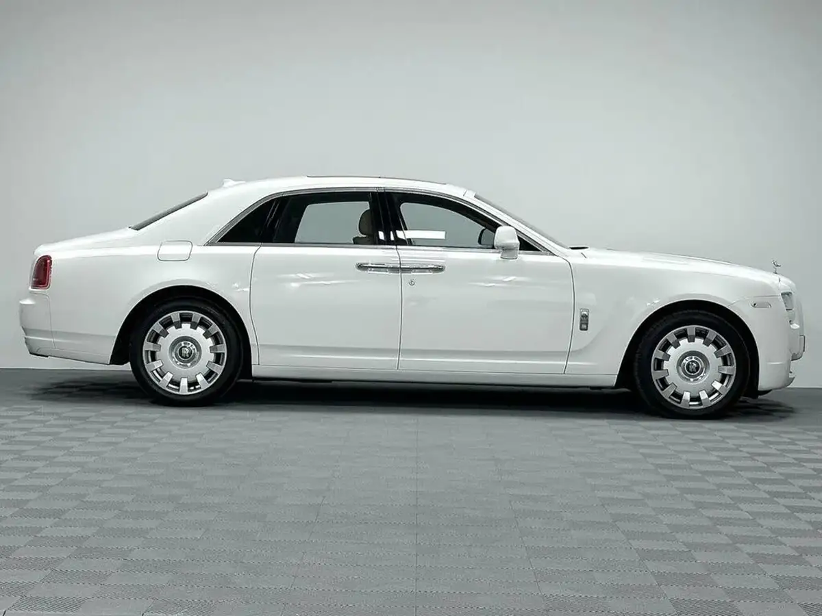 2013-rolls-royce-ghost-66-big-15