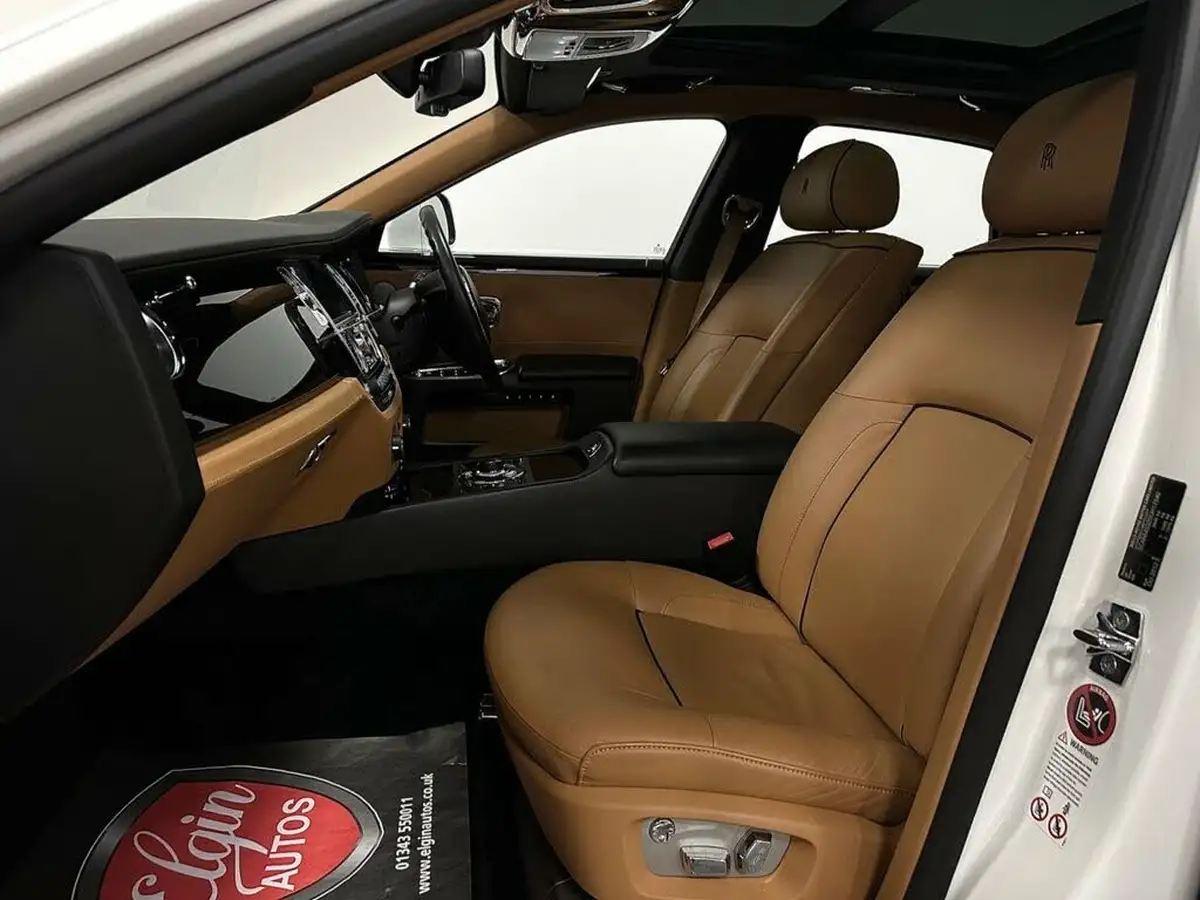 2013-rolls-royce-ghost-66-big-43