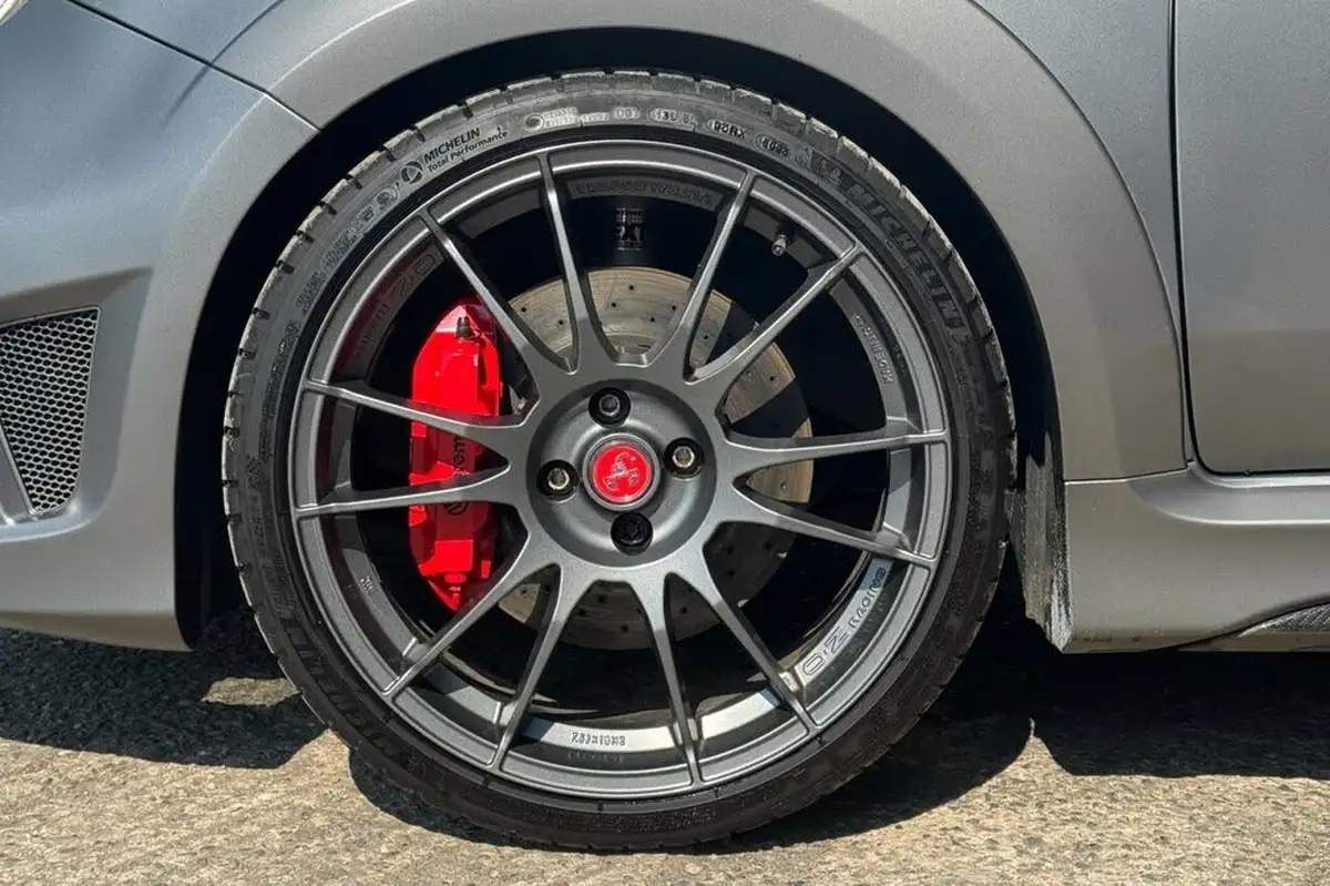 2016-abarth-500-14-tjet-695-biposto-big-32
