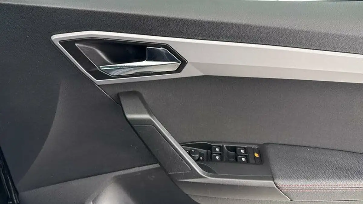 2021-seat-arona-10-tsi-fr-red-edition-big-18