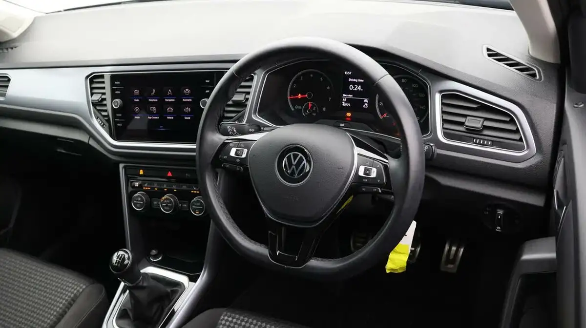 2022-volkswagen-t-roc-10-tsi-active-hatchback-5d-big-8
