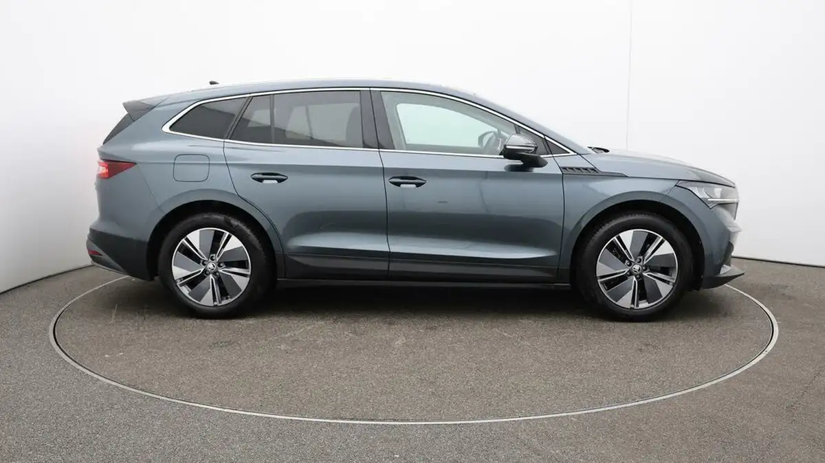 2022-skoda-enyaq-e-80-82-kwh-big-48