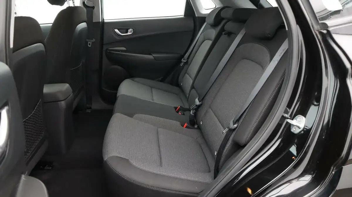 2023-hyundai-kona-e-se-connect-big-16