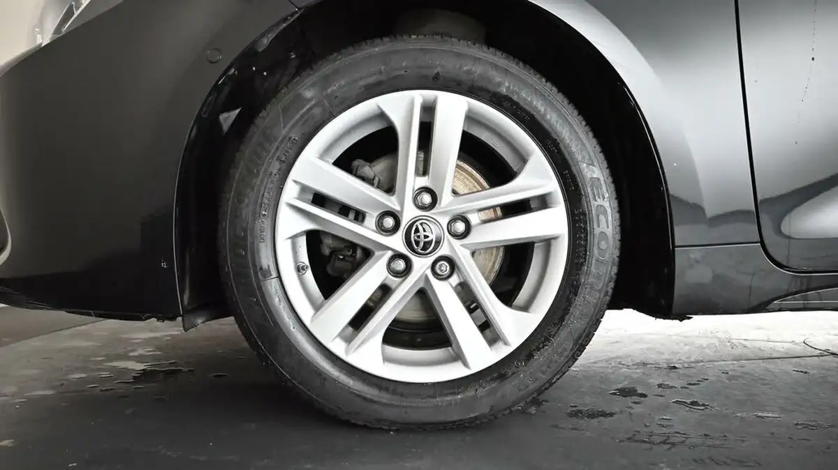 2022-toyota-corolla-18-vvt-i-icon-tech-trk-hatchback-5d-big-18