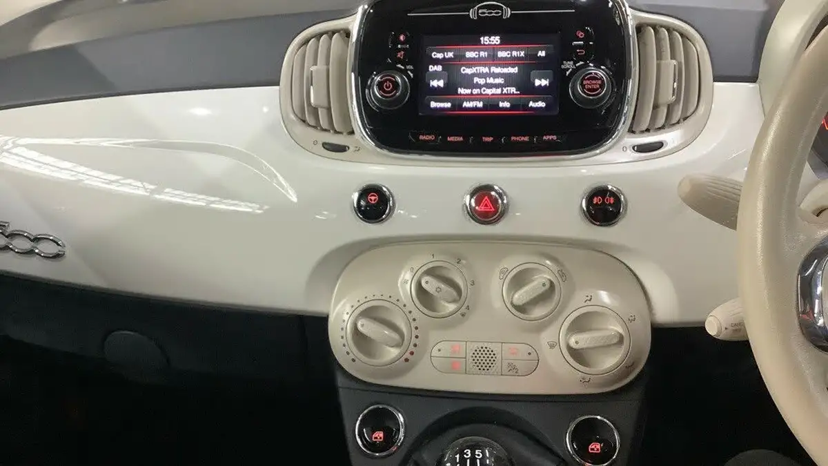 2015-fiat-500-12-lounge-ss-big-17