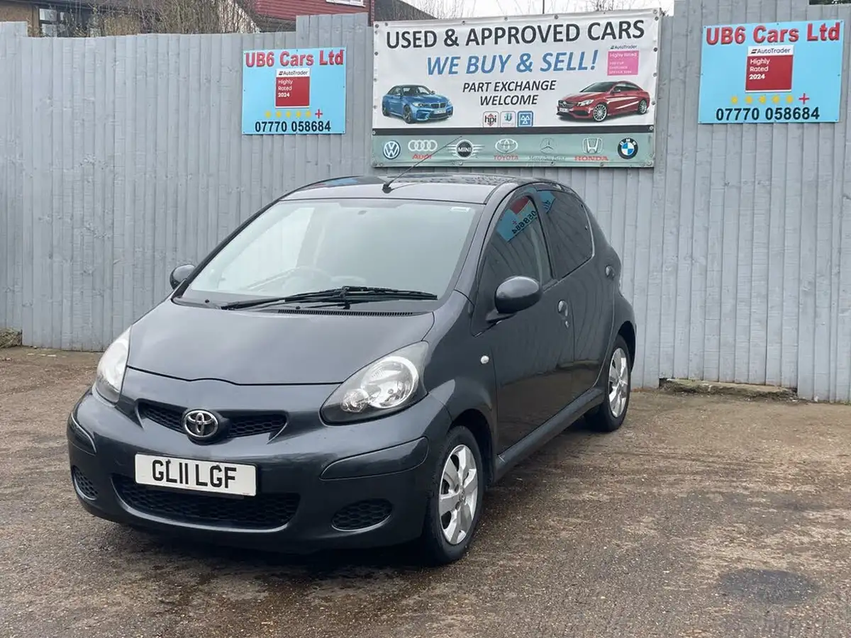 2011-toyota-aygo-10-aygo-go-vvt-i-5d-big-2