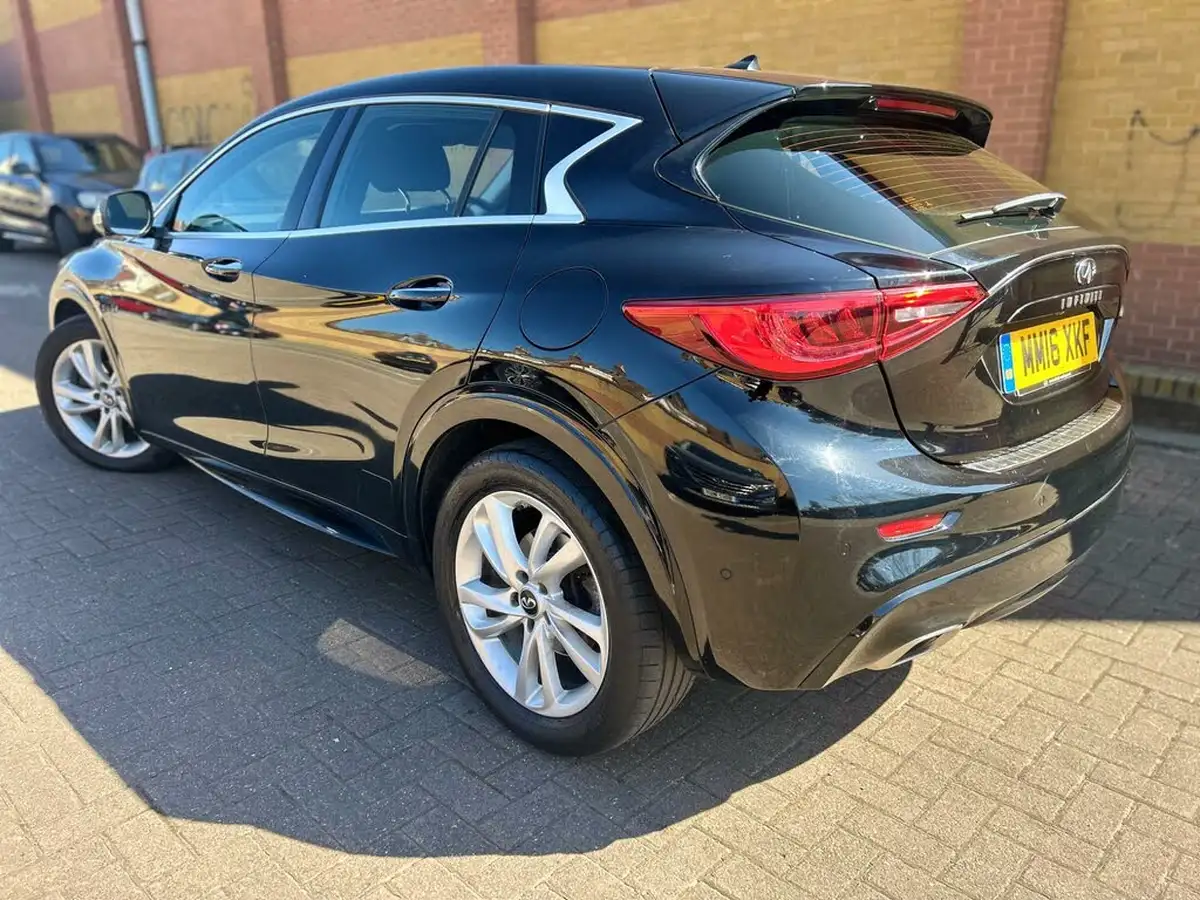 2016-infiniti-q30-22d-premium-awd-big-3