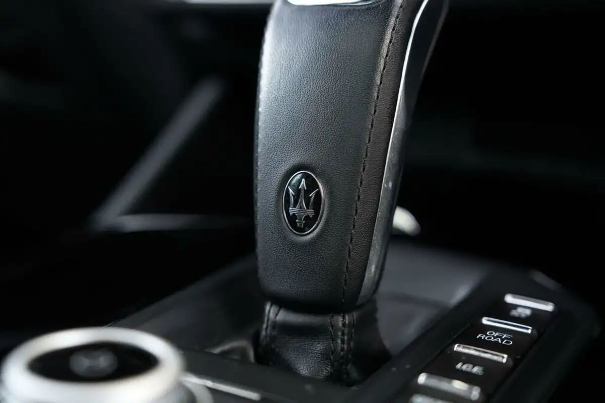2021-maserati-levante-30-gransport-big-70