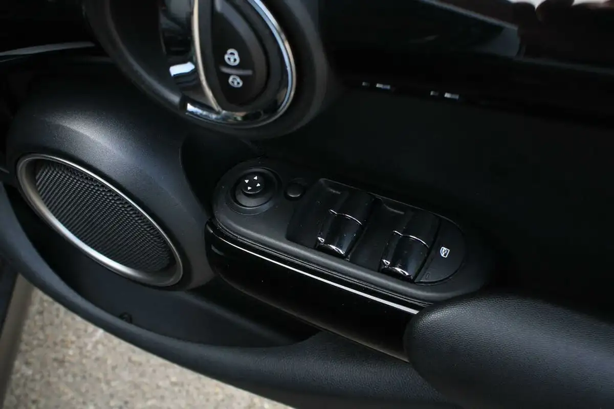 2015-mini-cooper-20-cooper-s-5d-sport-auto-big-33