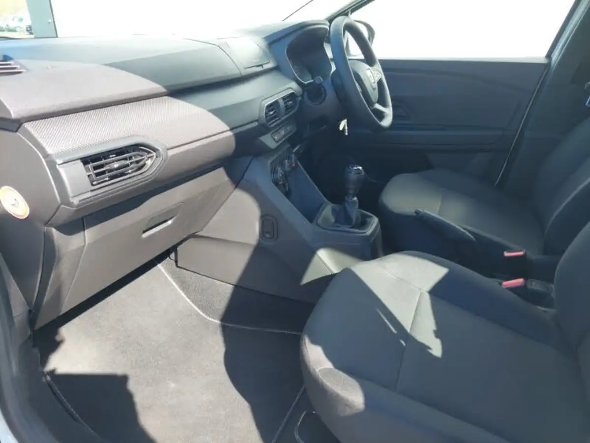 2022-dacia-sandero-10-tce-essential-90bhp-big-4