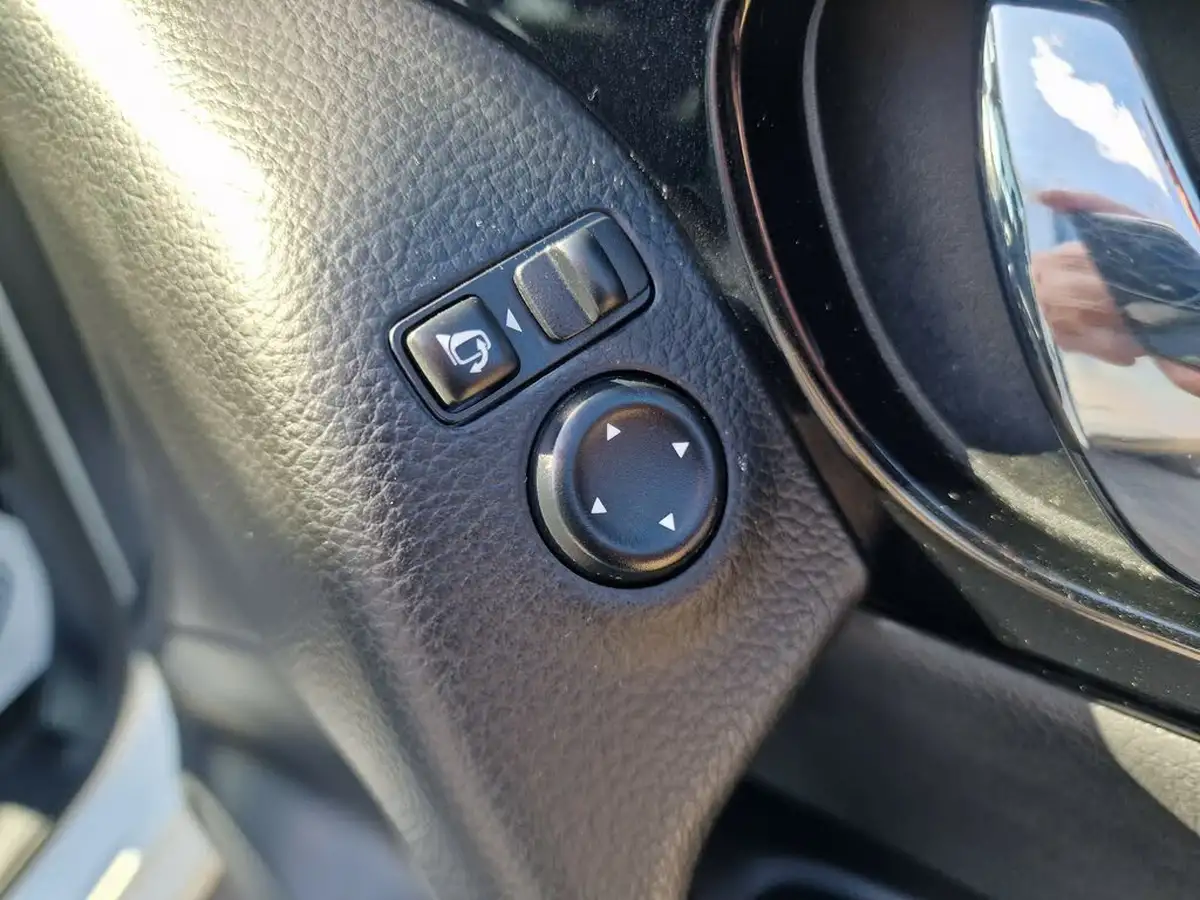 2015-nissan-qashqai-12-n-tec-big-15