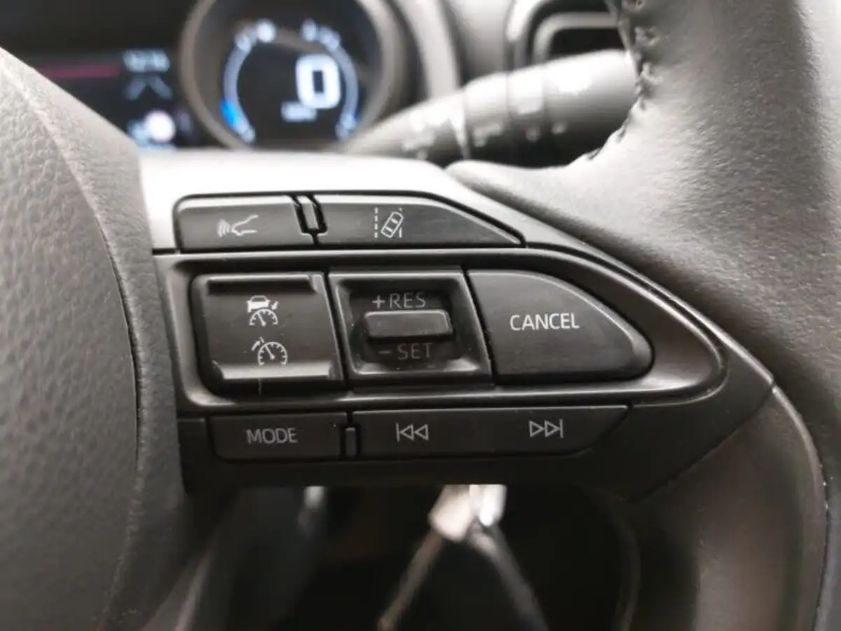 2022-toyota-yaris-15-vvt-i-design-big-12
