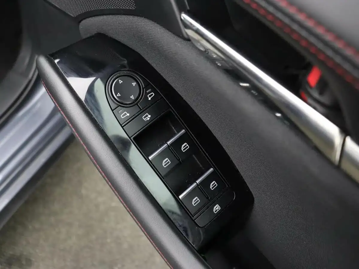 2024-mazda-mazda3-20-e-skyactiv-g-homura-big-14