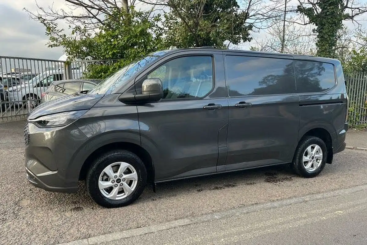 2024-ford-transit-custom-e-320-l1h1-limited-136ps-panel-van-big-26