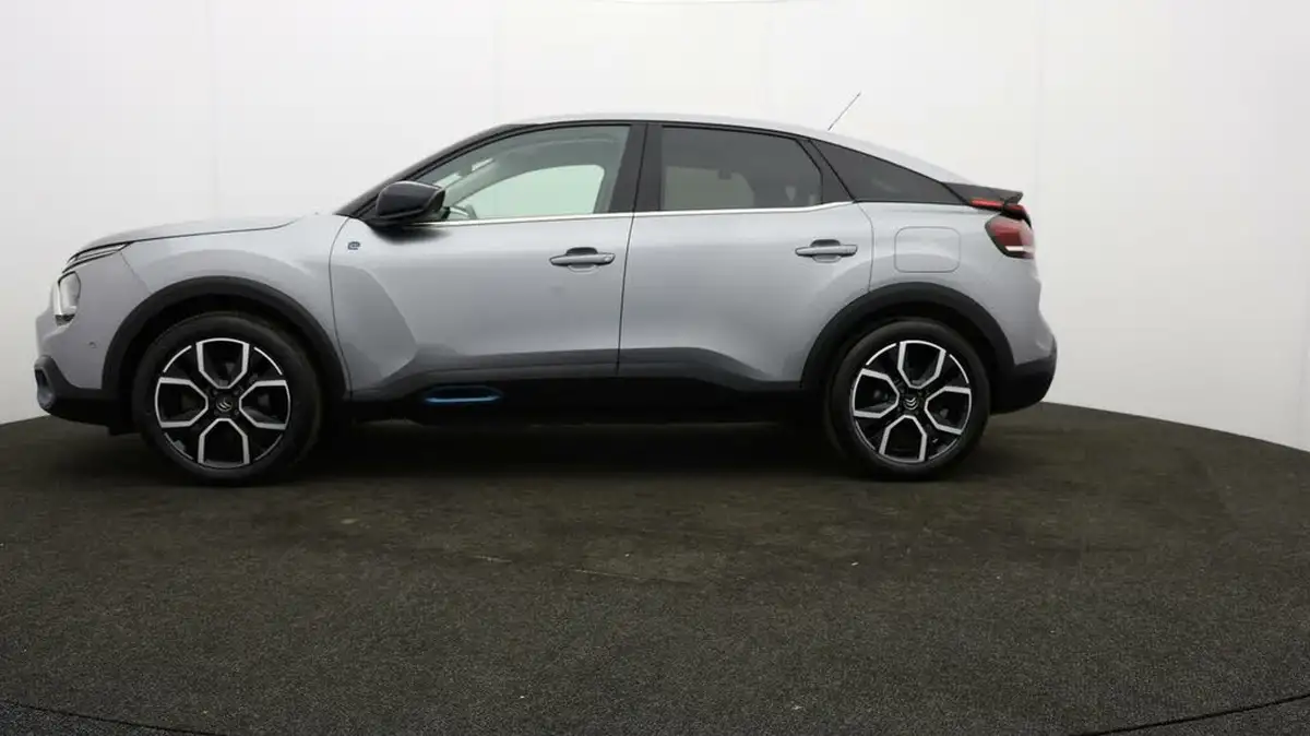2022-citroen-c4-e-shine-big-65