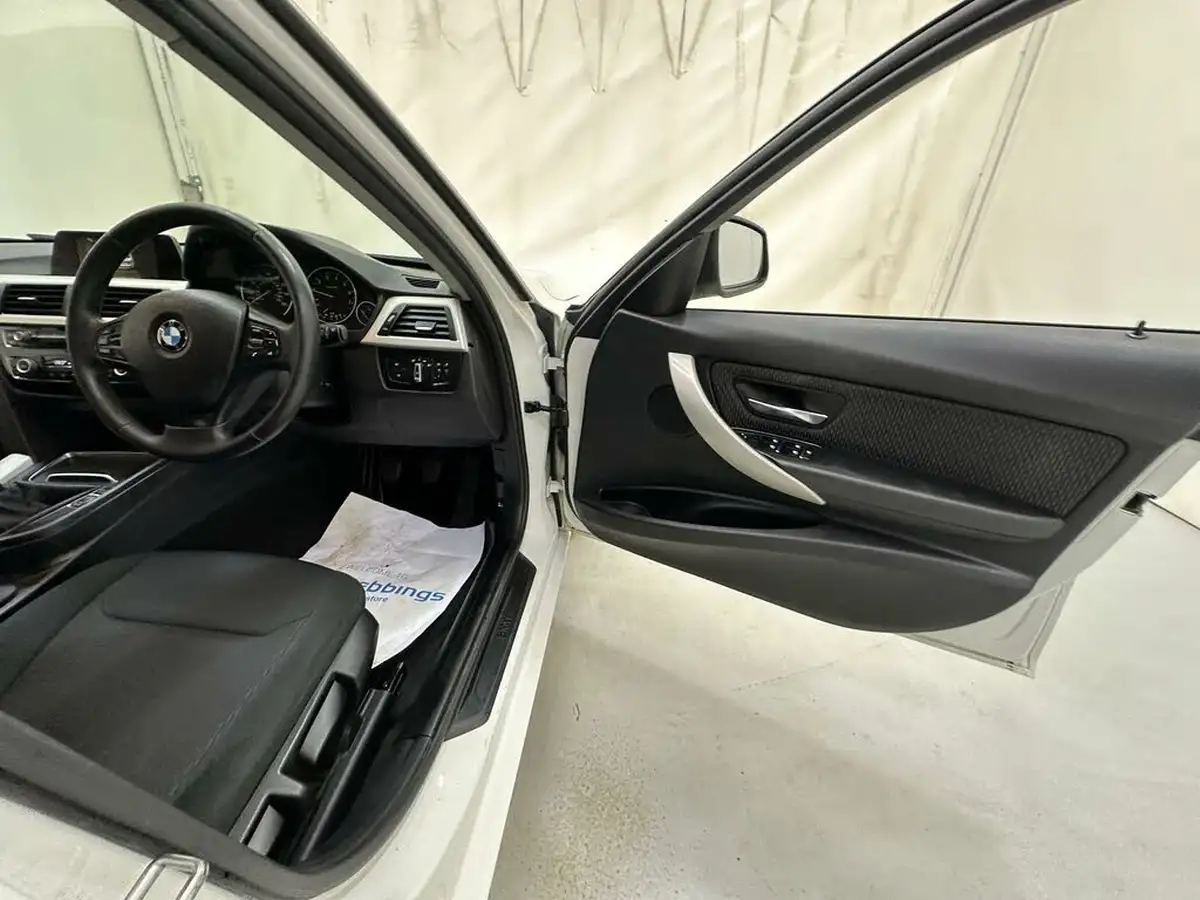 2016-bmw-3-series-15-318i-se-saloon-4d-big-25