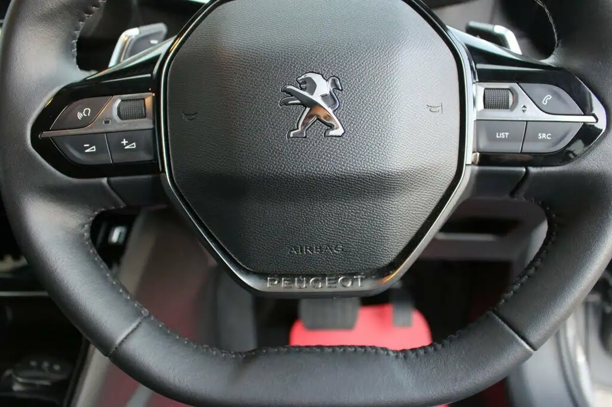2022-peugeot-208-12-puretech-allure-premium-100bhp-eat8-big-14