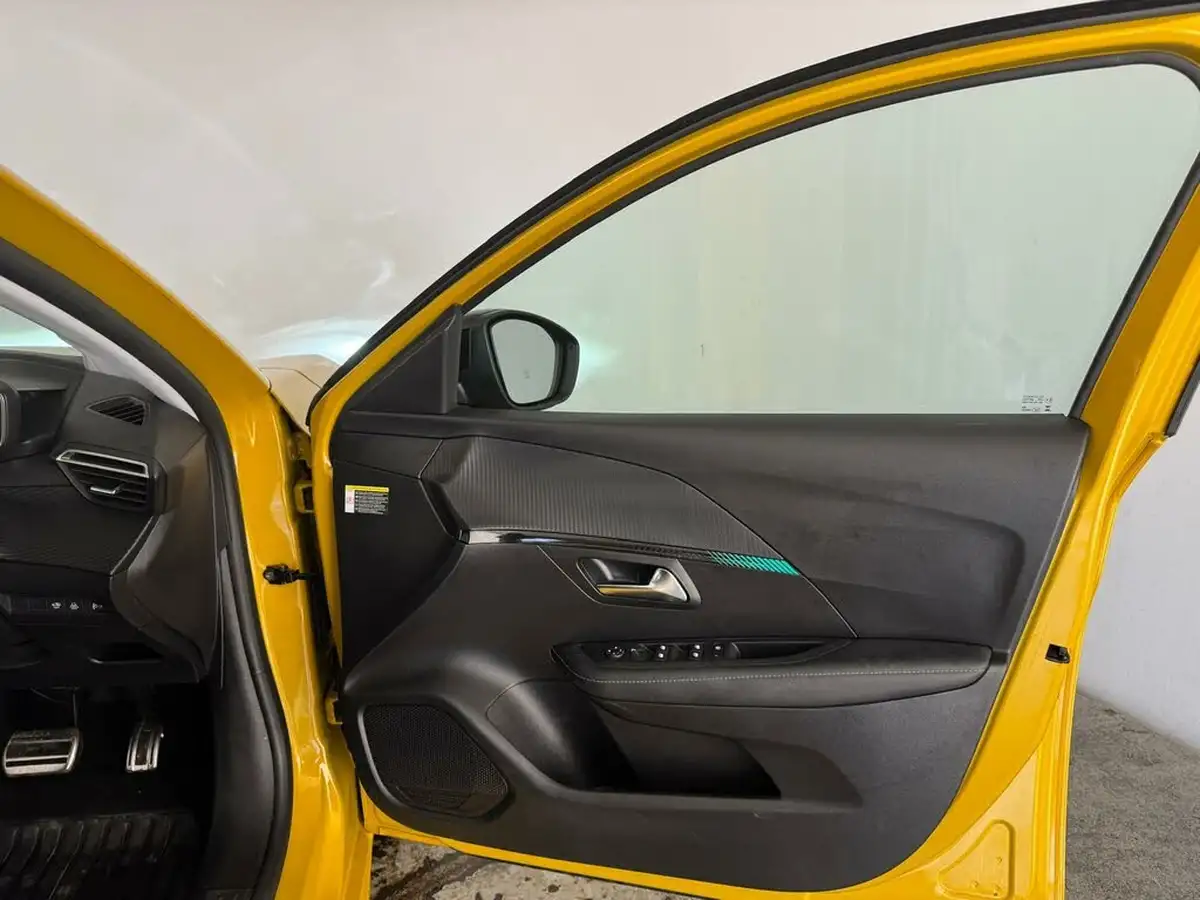 2023-peugeot-208-12-puretech-allure-premium-130ps-eat8-big-17