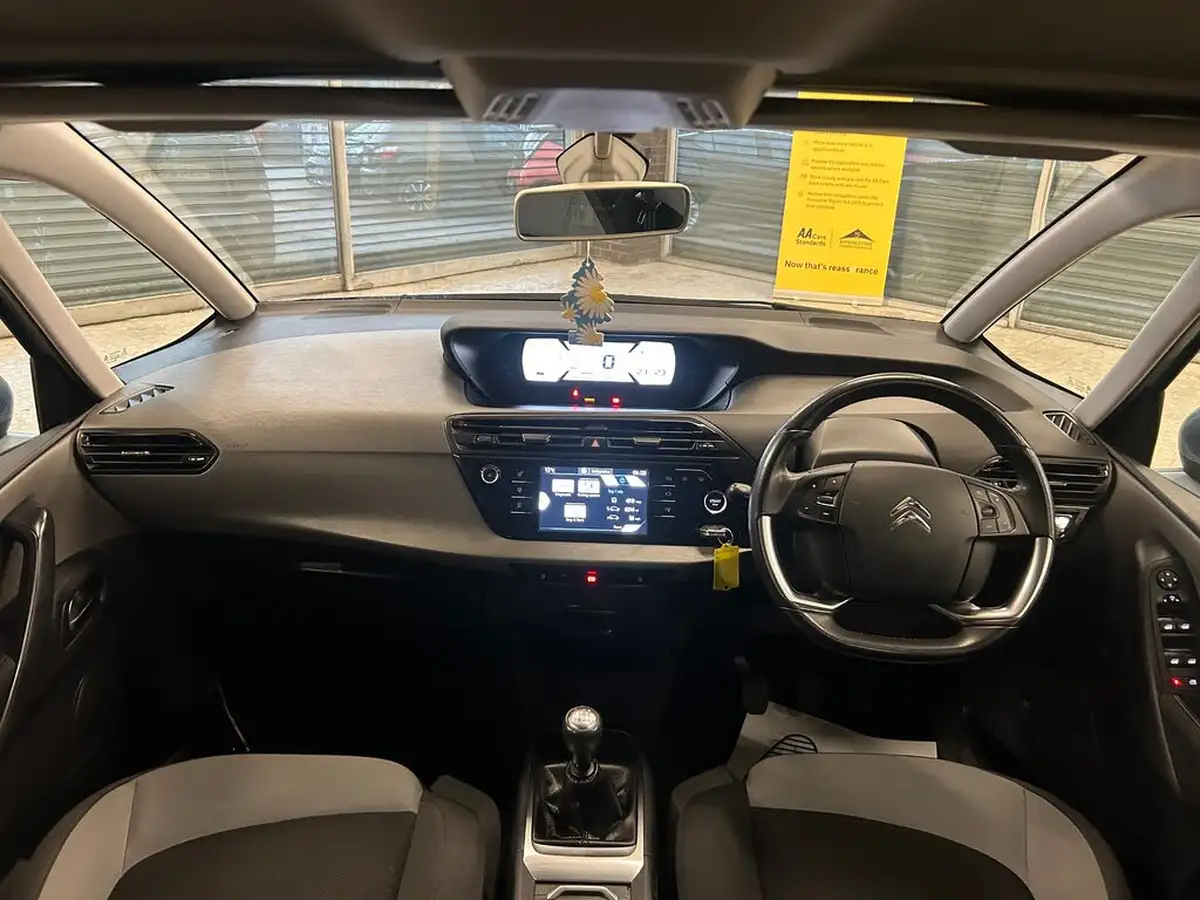 2016-citroen-grand-c4-picasso-16bluehdi-vtr-120ps-big-24