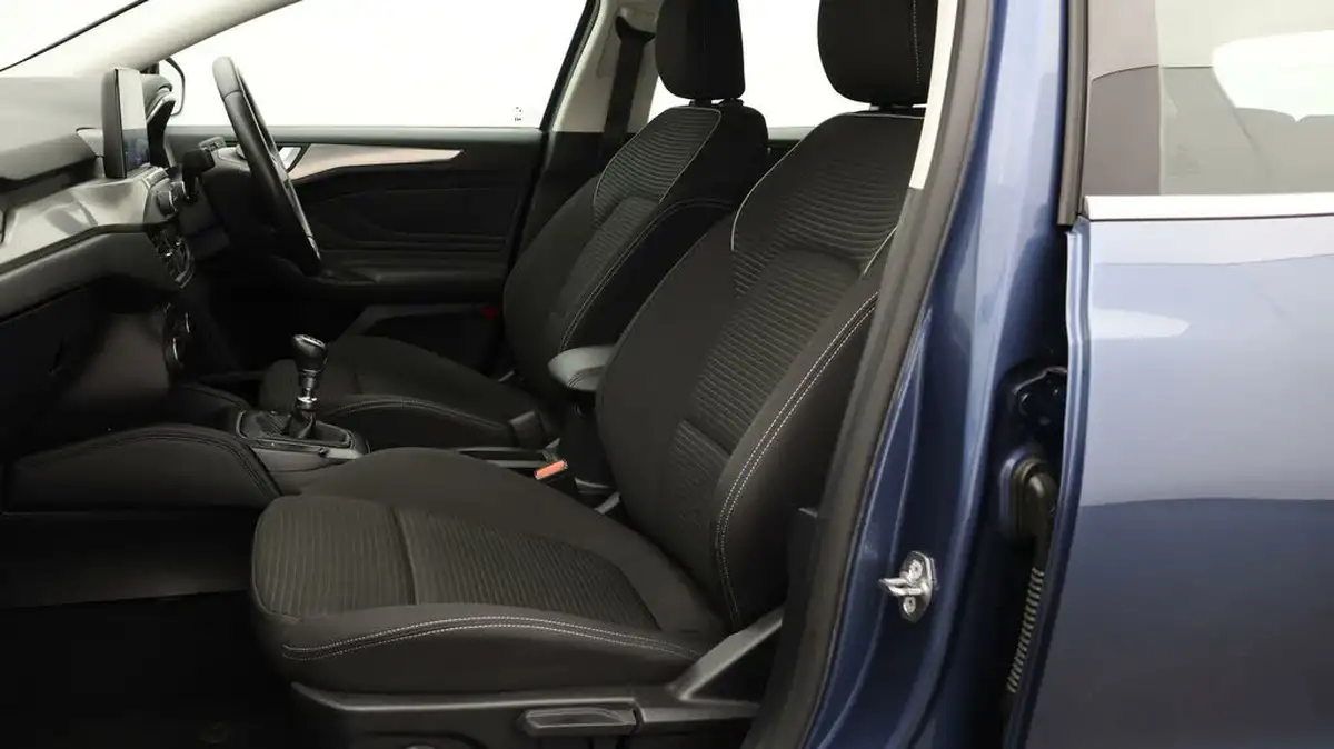 2021-ford-focus-15-titanium-edition-hatchback-big-13
