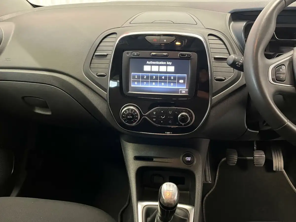 2018-renault-captur-09-tce-iconic-big-21