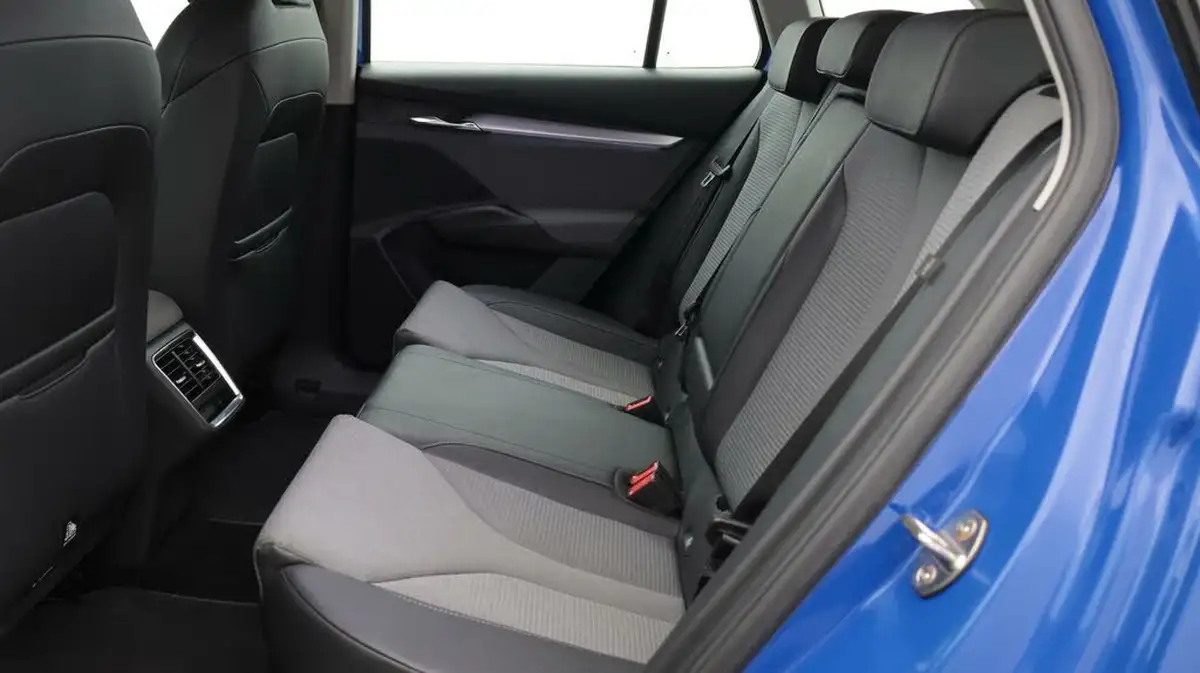 2021-skoda-enyaq-e-80-loft-82-kwh-big-16