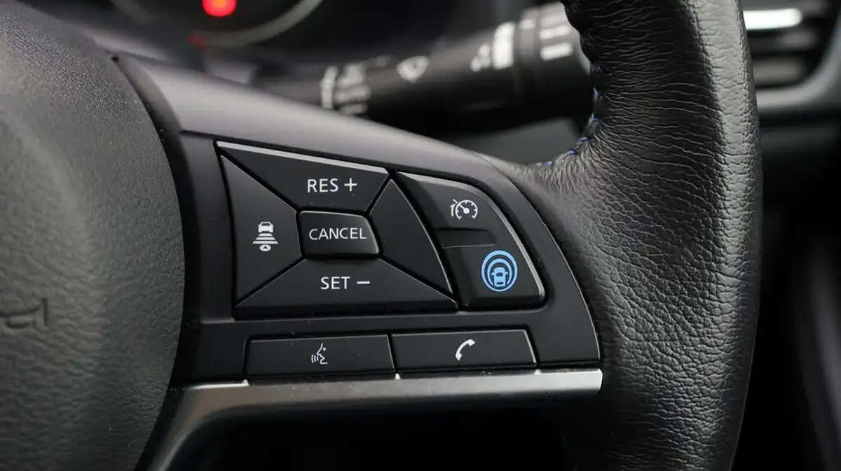2022-nissan-leaf-e-tekna-39kwh-big-21