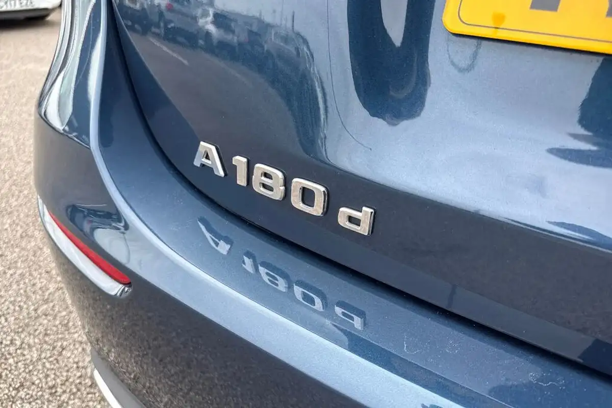 2019-mercedes-benz-a-class-15d-a180d-sport-executive-hatchback-5d-7g-dct-big-32