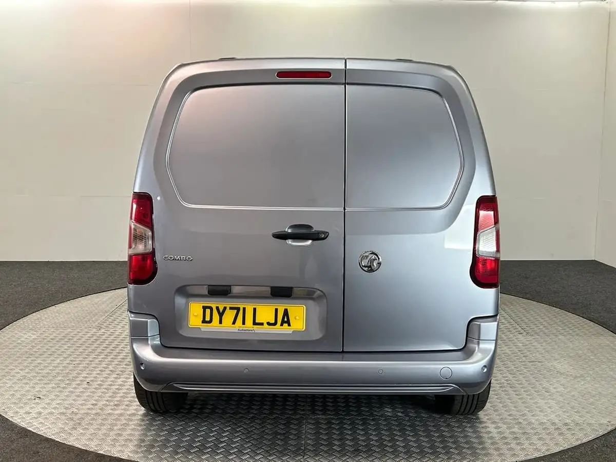 2021-vauxhall-combo-15cdti-griffin-2000-big-5
