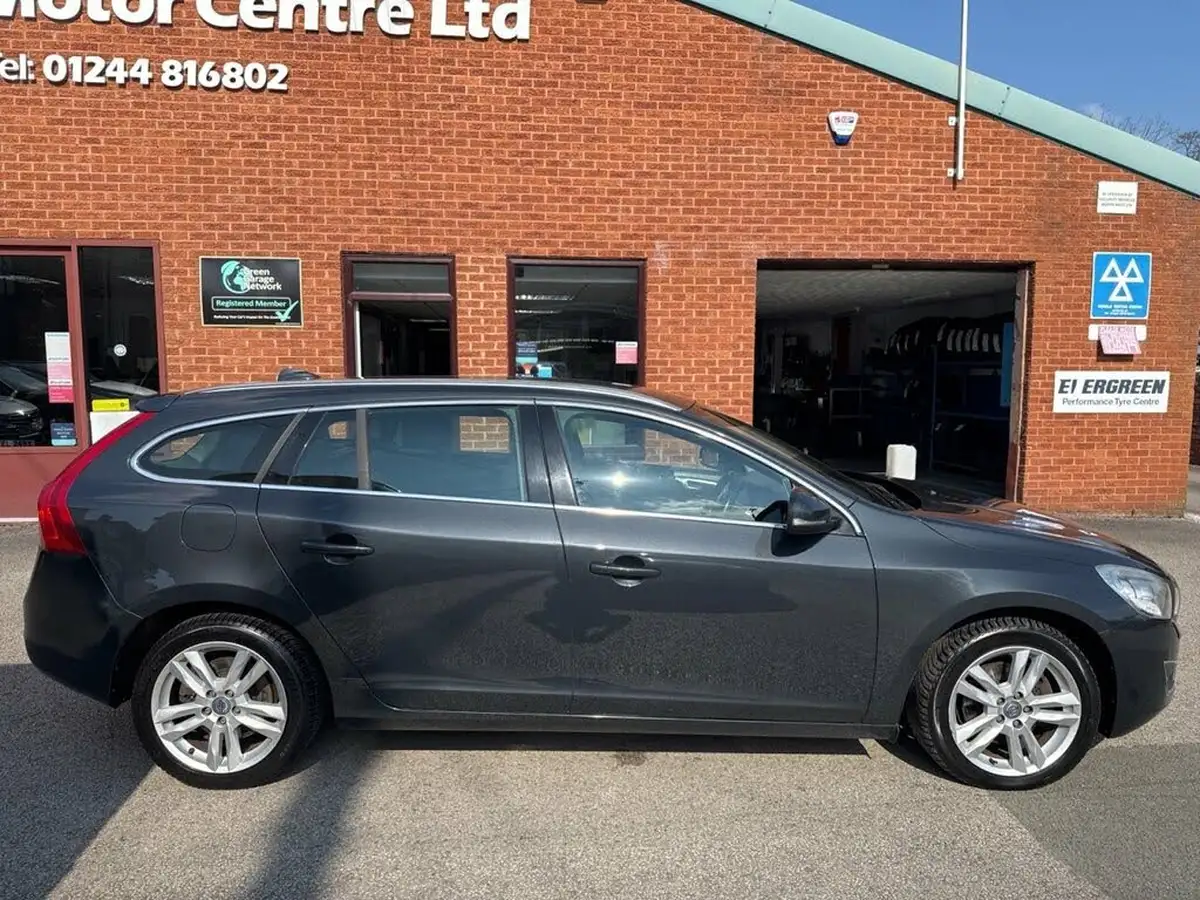 2012-volvo-v60-20td-d3-se-lux-136bhp-ss-geartronic-big-2