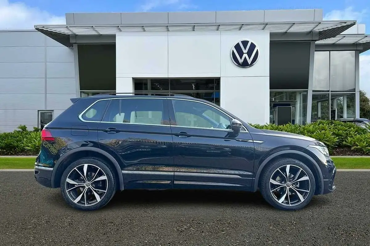 2023-volkswagen-tiguan-15-tsi-r-line-edition-big-3