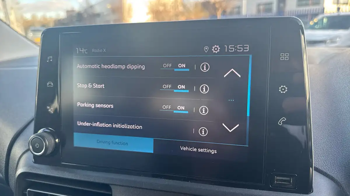 2024-citroen-berlingo-15-bluehdi-feel-m-size-ss-100pseu6d-big-32