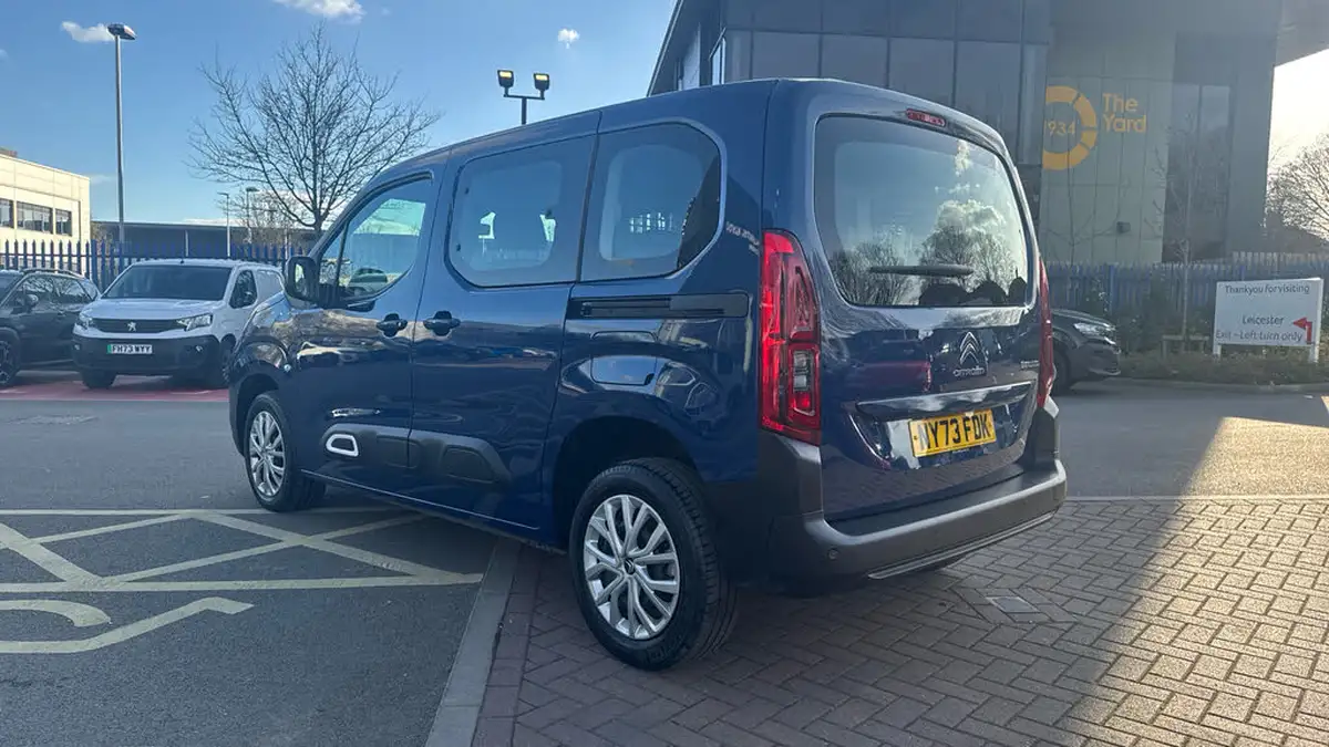 2024-citroen-berlingo-15-bluehdi-feel-m-size-ss-100pseu6d-big-4