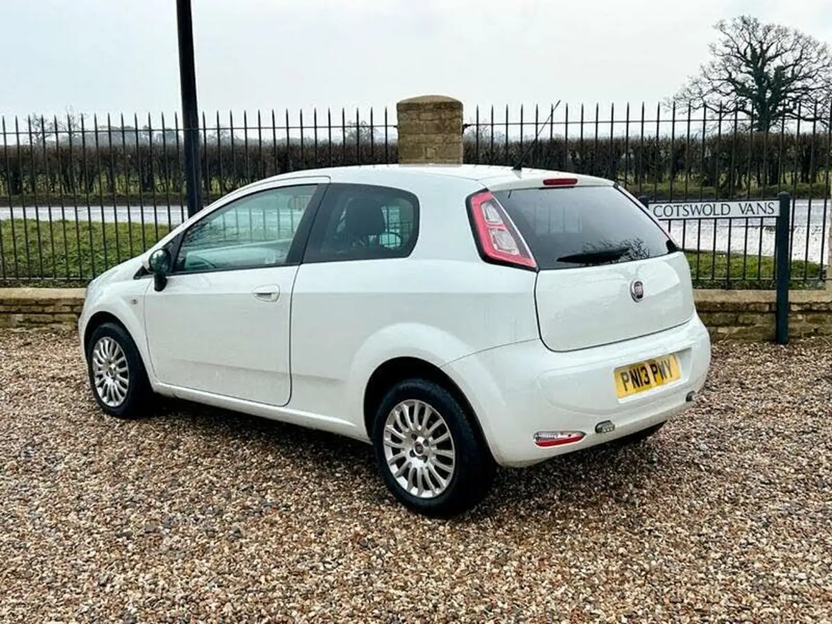 2013-fiat-punto-big-4