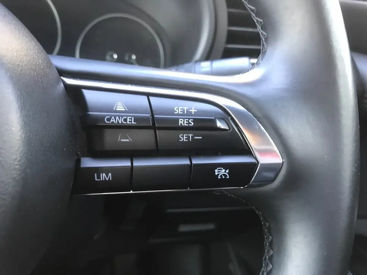 2024-mazda-mazda3-20-e-skyactiv-x-centre-line-big-16