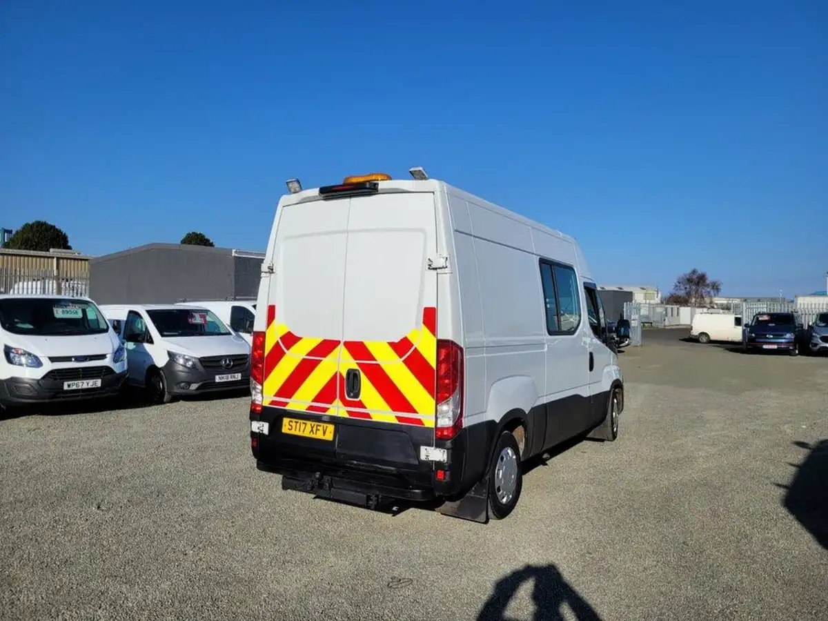 2017-iveco-daily-s-class-23td-35s12v-3520-h1-business-big-7