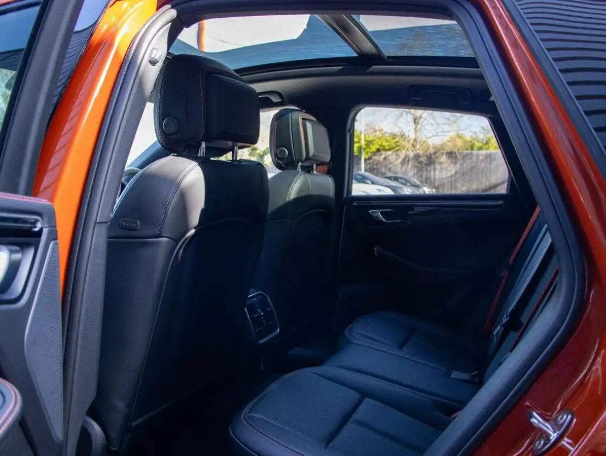 2024-porsche-macan-20-big-30