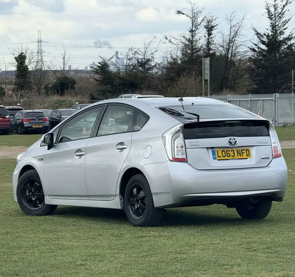 2014-toyota-prius-18-vvt-i-phev-big-4