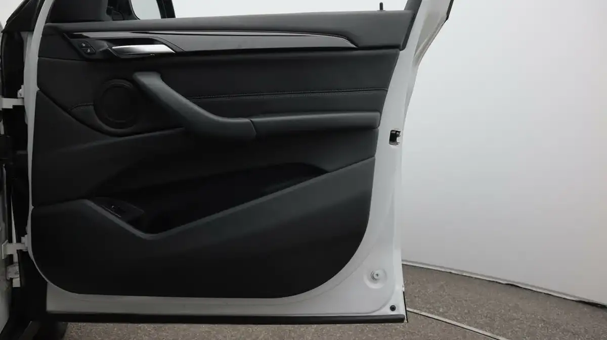 2020-bmw-x1-15-sdrive18i-sport-big-14