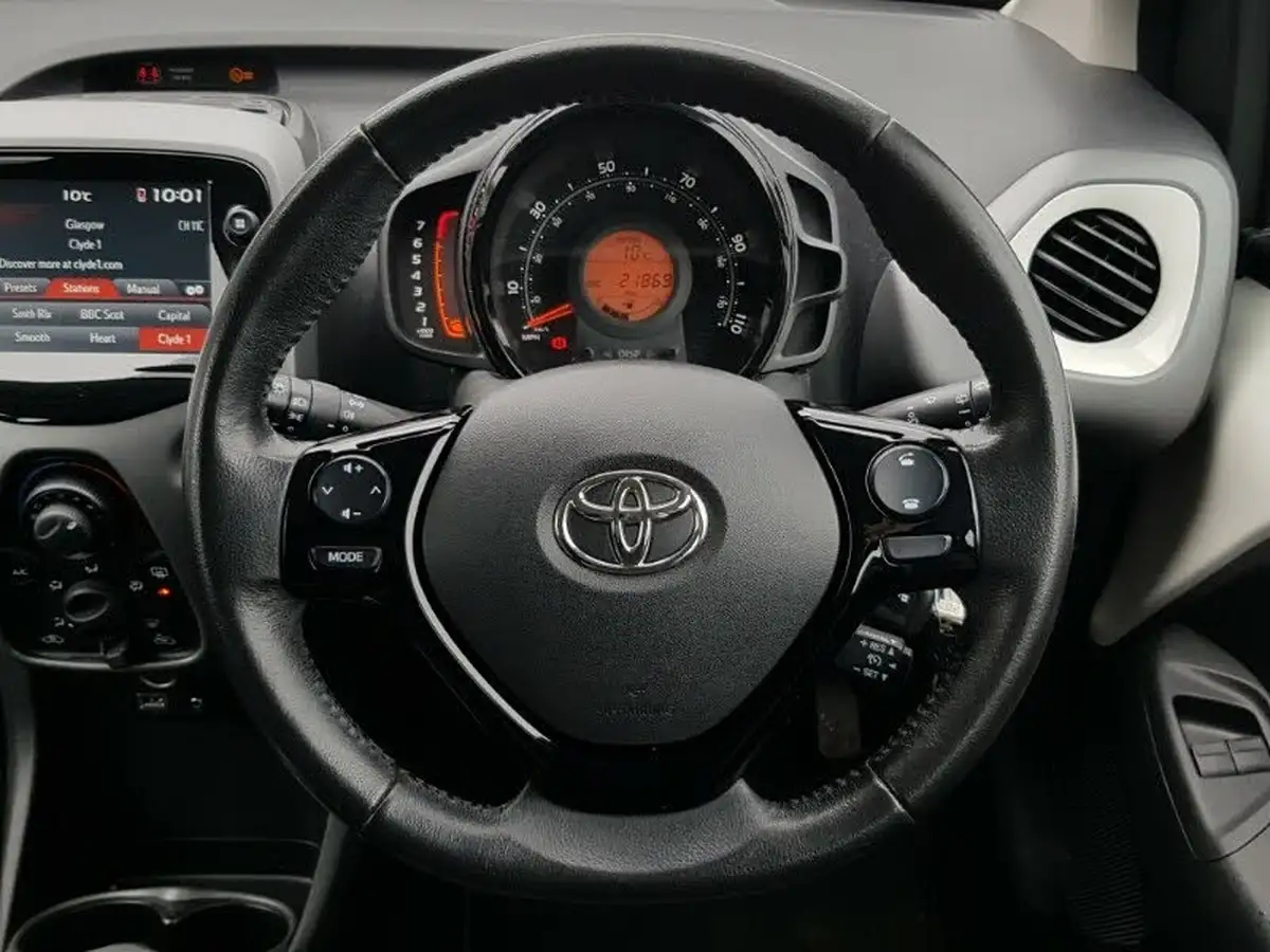 2020-toyota-aygo-10-vvt-i-x-play-big-9