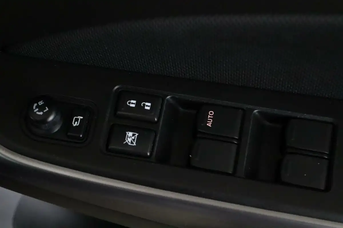 2022-suzuki-swift-12-dualjet-sz5-big-18