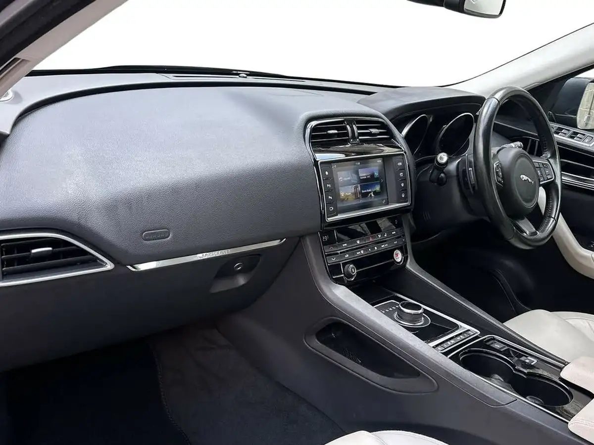 2016-jaguar-f-pace-20-i4d-prestige-awd-auto-big-7