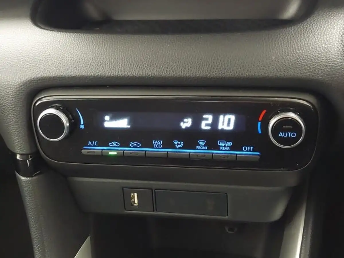 2023-mazda-mazda2-15-agile-big-14