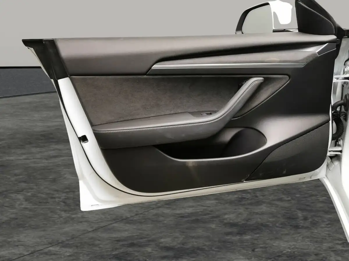 2022-tesla-model-3-e-performance-big-30