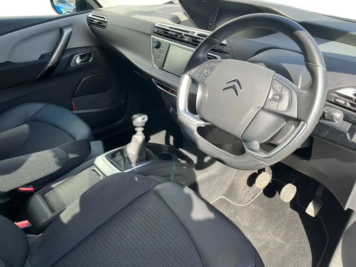 2022-citroen-grand-c4-spacetourer-12-puretech-sense-eat8-big-4
