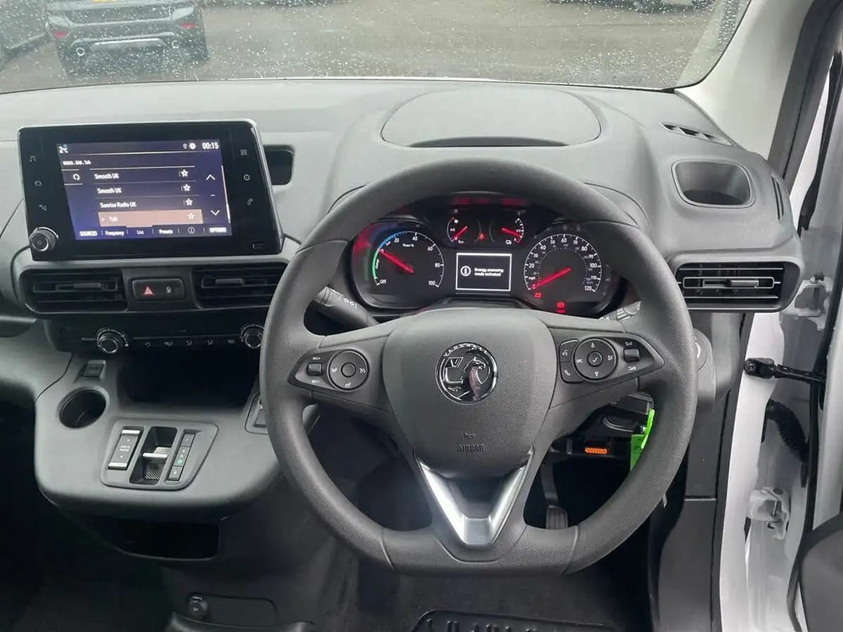 2025-vauxhall-combo-e-50kwh-prime-2300-l1h1-panel-big-24